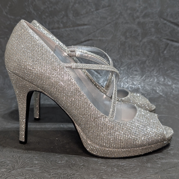 Adrianna Papell Boutique Glitter Silver Strap Pump Heels Gold Accent Sz 10 - Picture 3 of 12